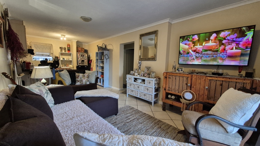 2 Bedroom Property for Sale in Whispering Pines Western Cape